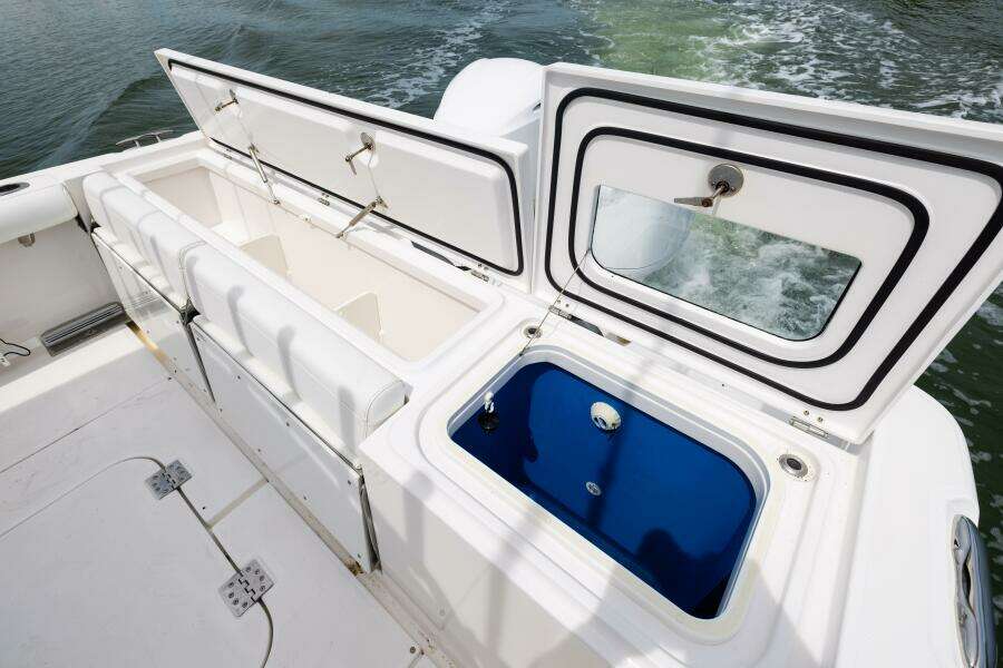 33ft Everglades Yacht For Sale