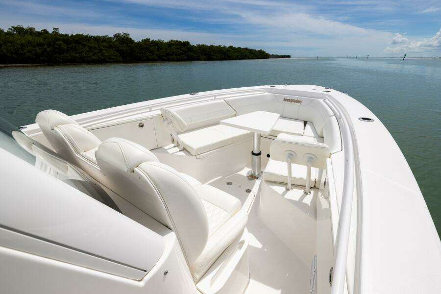 33ft Everglades Yacht For Sale