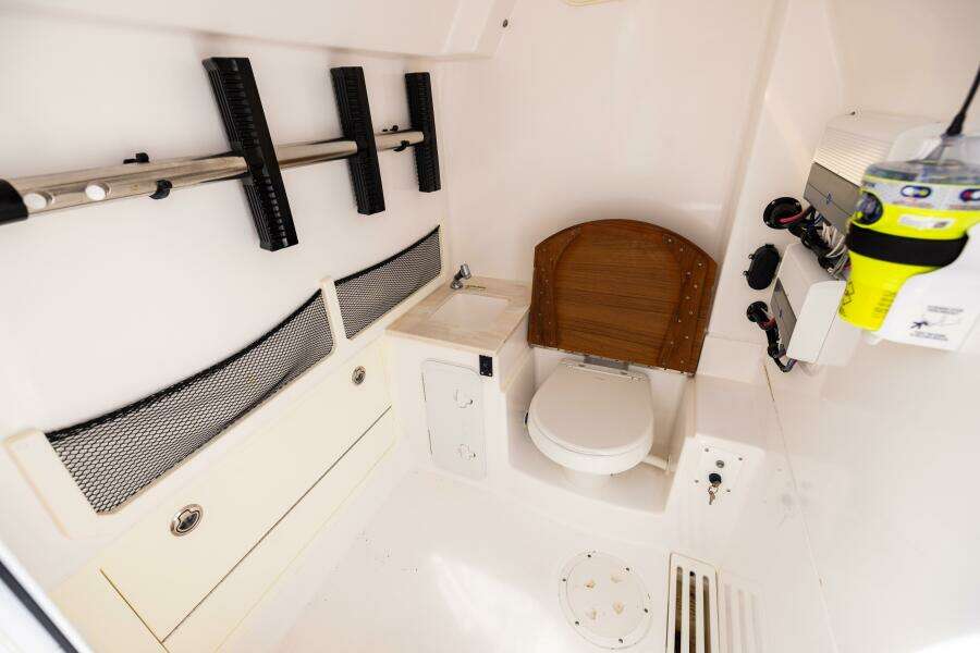 33ft Everglades Yacht For Sale