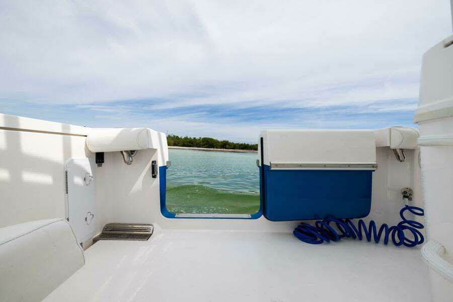 33ft Everglades Yacht For Sale
