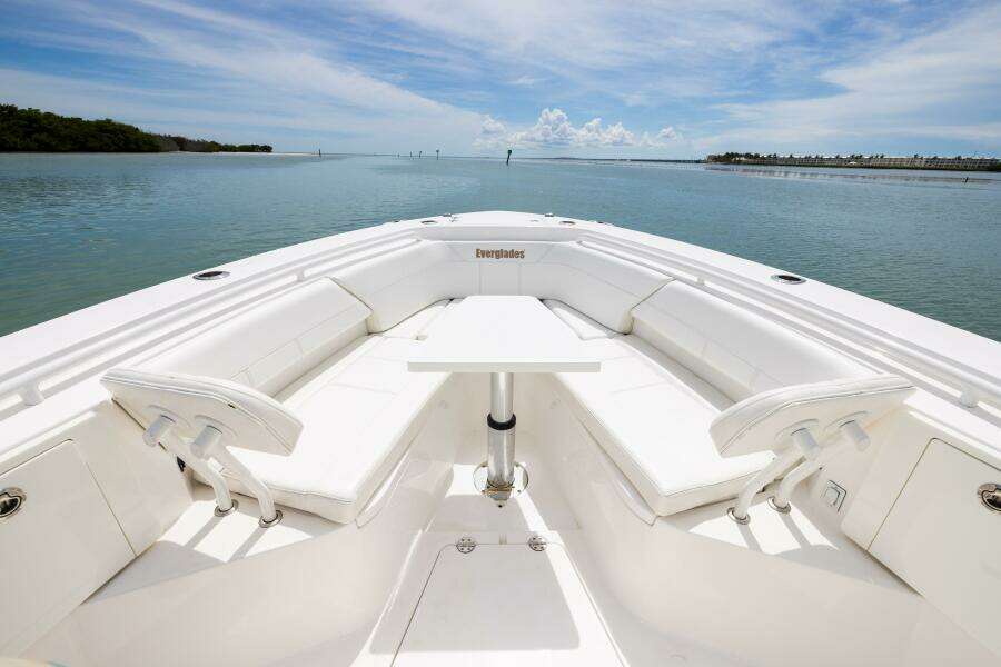 33ft Everglades Yacht For Sale