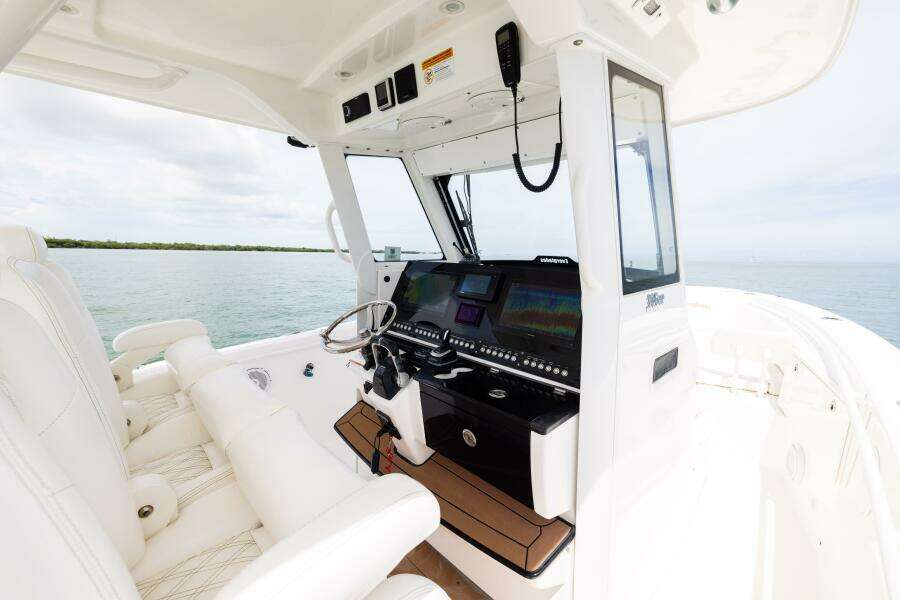 33ft Everglades Yacht For Sale