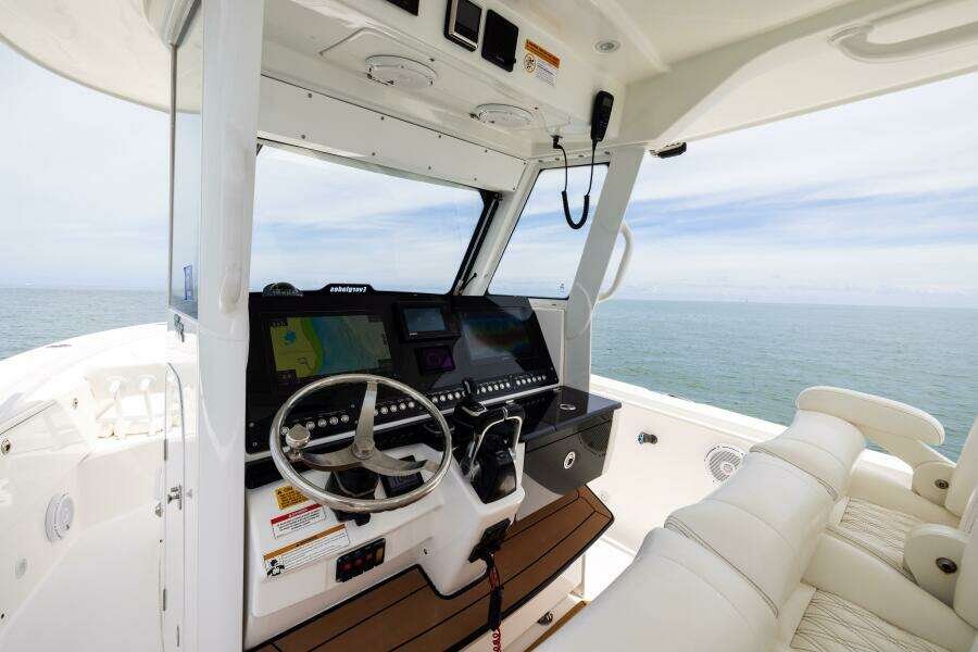 33ft Everglades Yacht For Sale