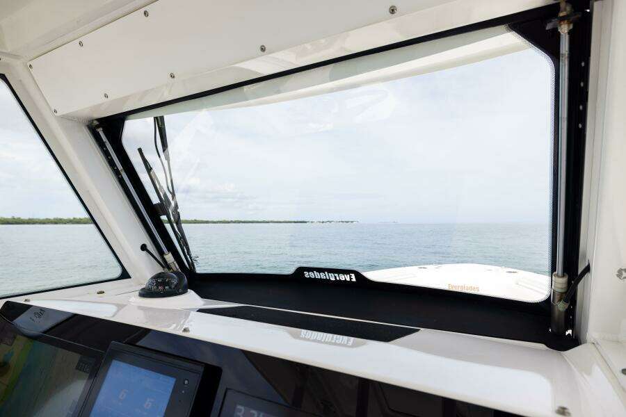 33ft Everglades Yacht For Sale