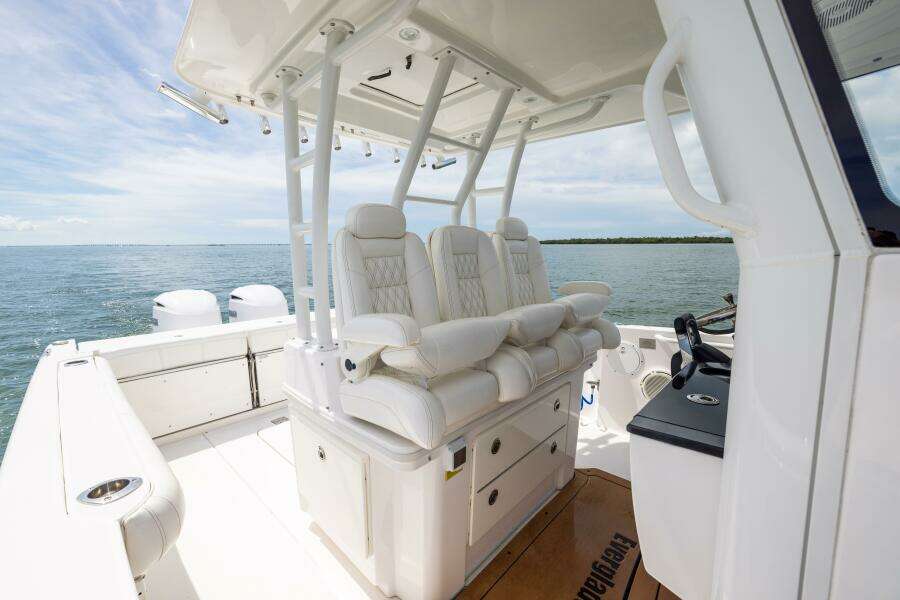 33ft Everglades Yacht For Sale