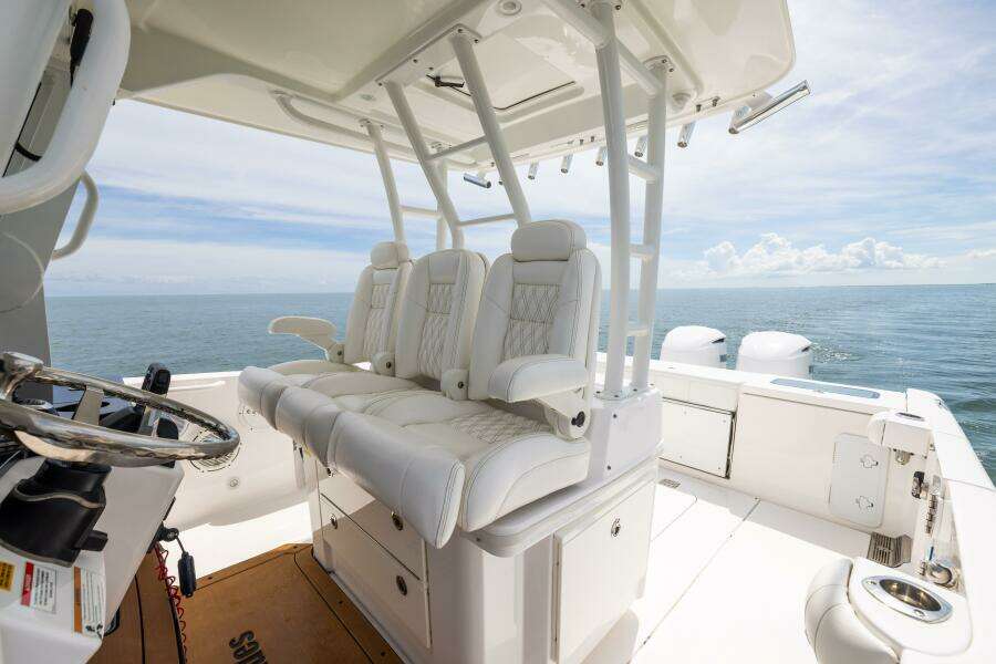 33ft Everglades Yacht For Sale