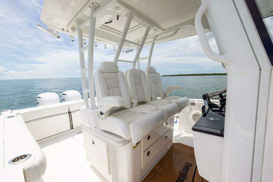 33ft Everglades Yacht For Sale