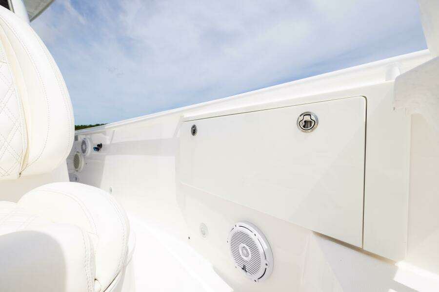 33ft Everglades Yacht For Sale