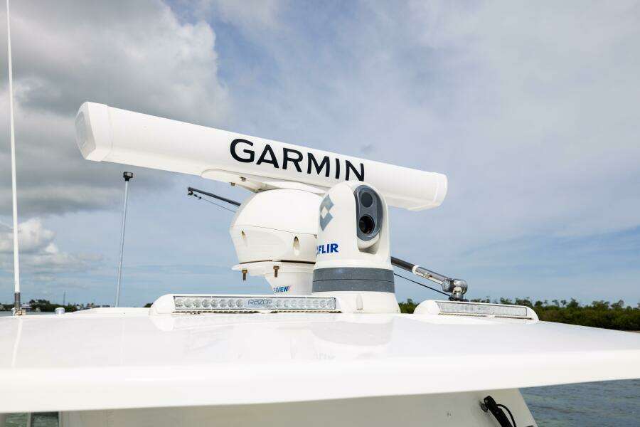 33ft Everglades Yacht For Sale