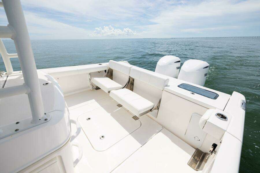 33ft Everglades Yacht For Sale