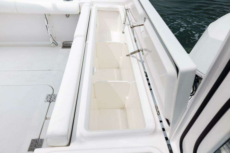 33ft Everglades Yacht For Sale