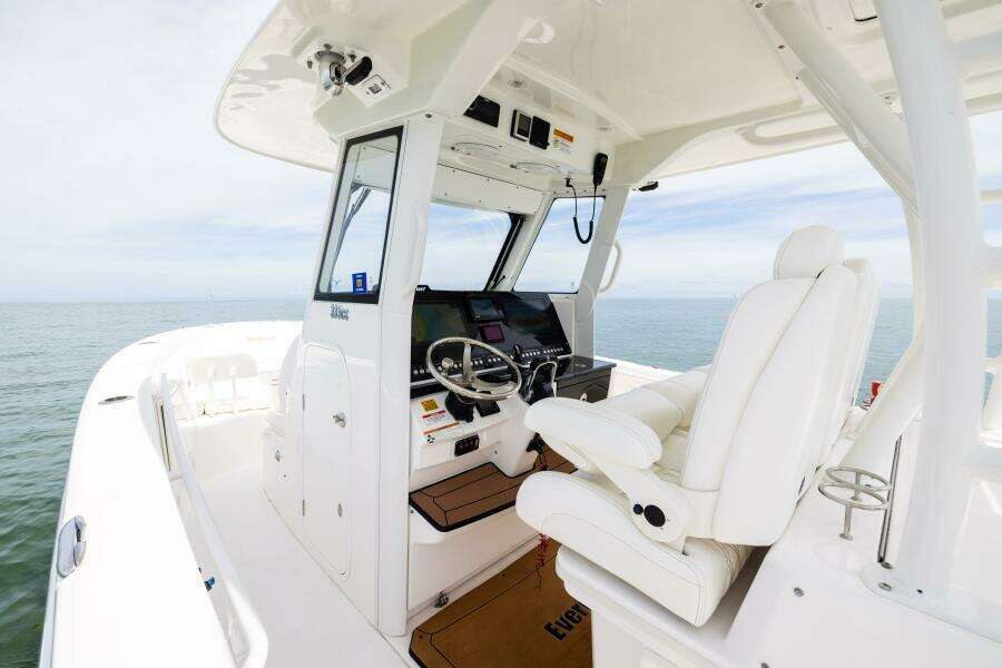 33ft Everglades Yacht For Sale