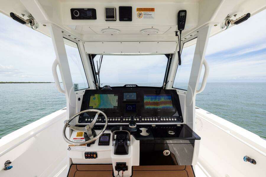 33ft Everglades Yacht For Sale