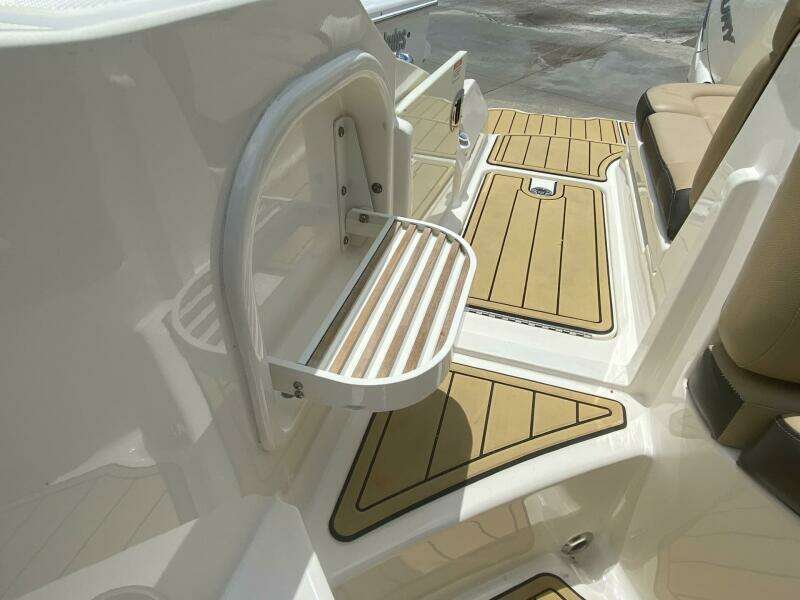 Stow A Way 27ft Sea Ray Yacht For Sale