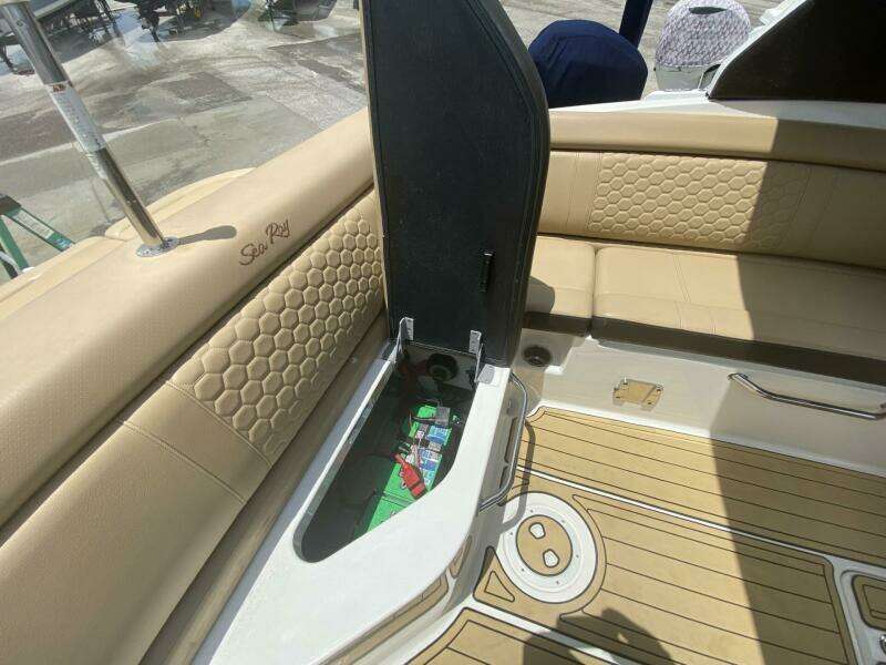 Stow A Way 27ft Sea Ray Yacht For Sale