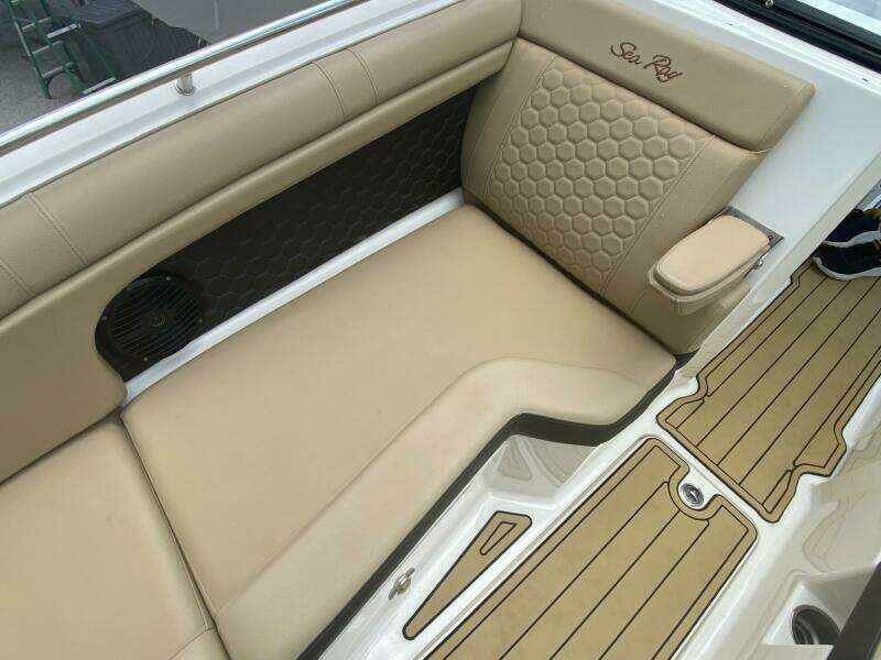 Stow A Way 27ft Sea Ray Yacht For Sale