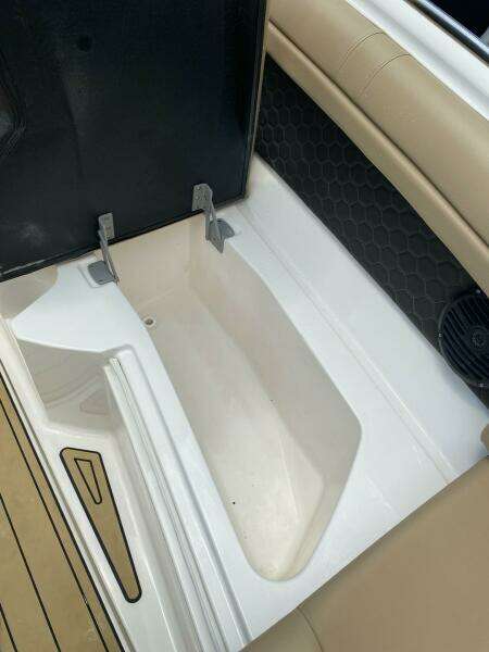 Stow A Way 27ft Sea Ray Yacht For Sale
