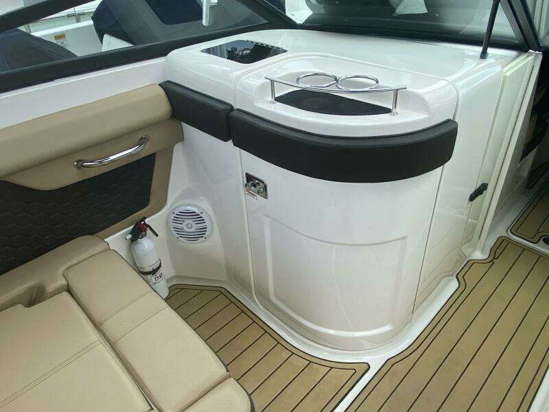 Stow A Way 27ft Sea Ray Yacht For Sale
