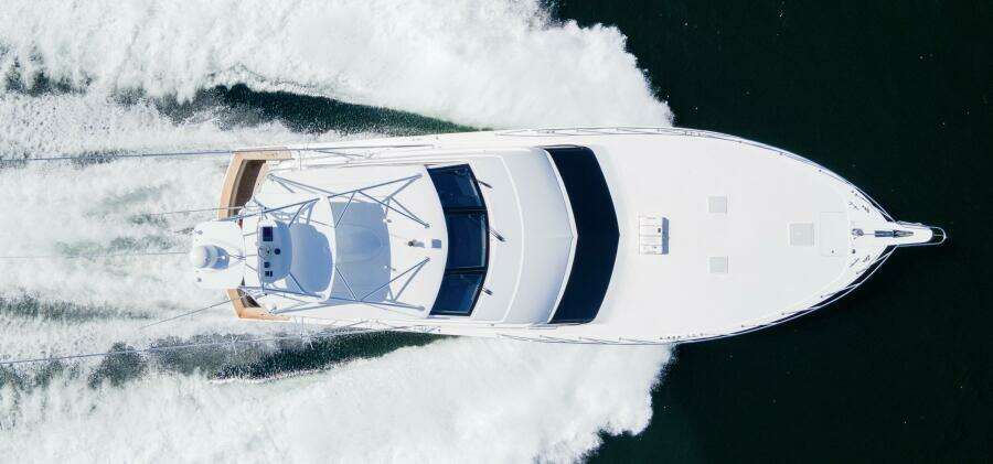 2007 68 Hatteras 68 Enclosed Bridge REFUGE Running Profile (1)
