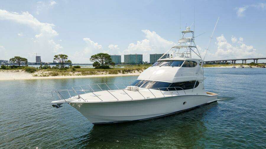2007 68 Hatteras 68 Enclosed Bridge REFUGE Exterior Profile (4)