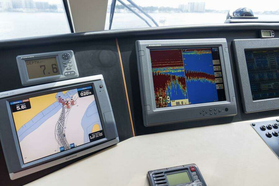 2007 68 Hatteras 68 Enclosed Bridge REFUGE Electronics (2)