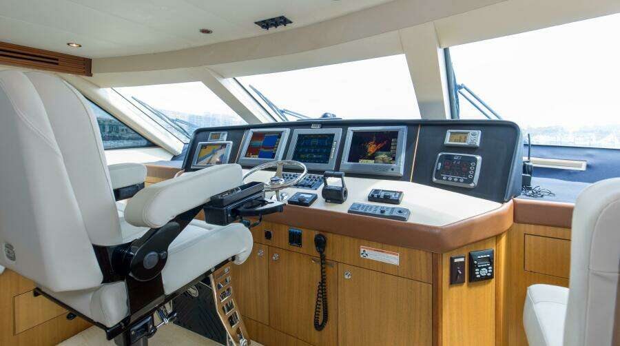 2007 68 Hatteras 68 Enclosed Bridge REFUGE Electronics (3)