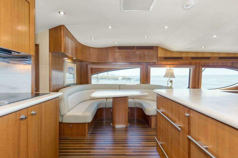 2007 68 Hatteras 68 Enclosed Bridge REFUGE Galley  (5)