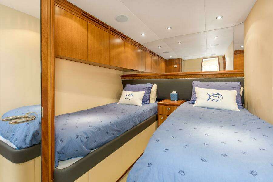 2007 68 Hatteras 68 Enclosed Bridge REFUGE Starboard Forward Stateroom (2)