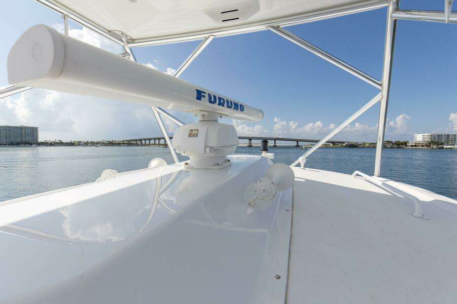 2007 68 Hatteras 68 Enclosed Bridge REFUGE Furuno Radar