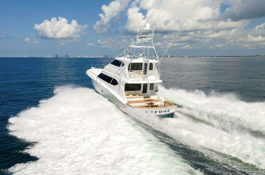 2007 68 Hatteras 68 Enclosed Bridge REFUGE Running Profile (10)