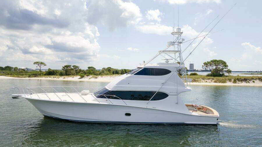 2007 68 Hatteras 68 Enclosed Bridge REFUGE Exterior Profile (1)