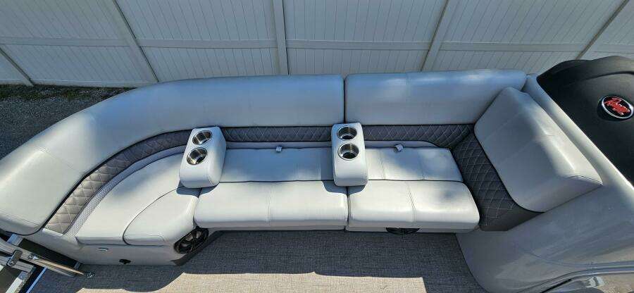 Reata 223 FC 23ft Ranger Yacht For Sale