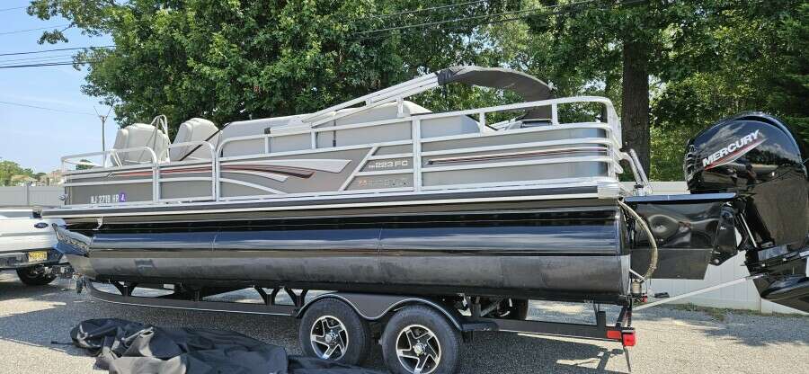 Reata 223 FC 23ft Ranger Yacht For Sale