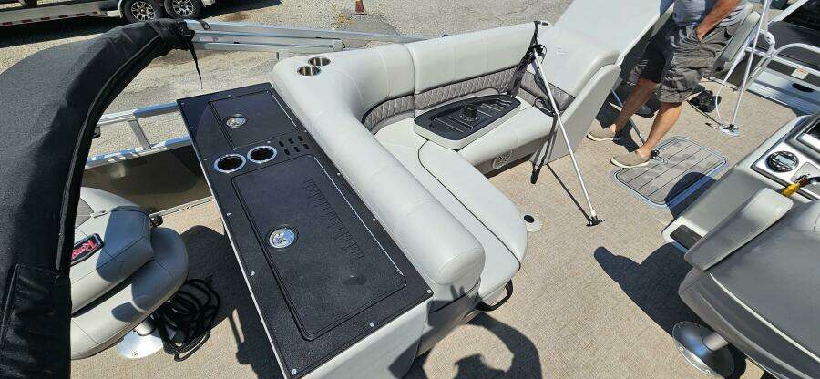 Reata 223 FC 23ft Ranger Yacht For Sale