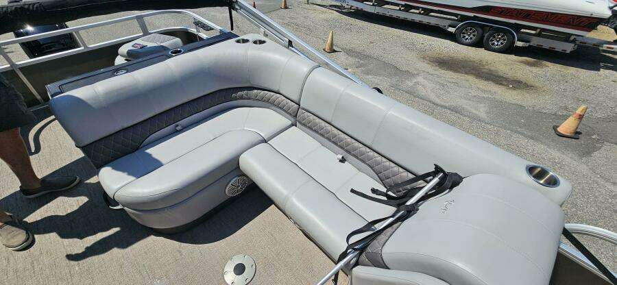 Reata 223 FC 23ft Ranger Yacht For Sale