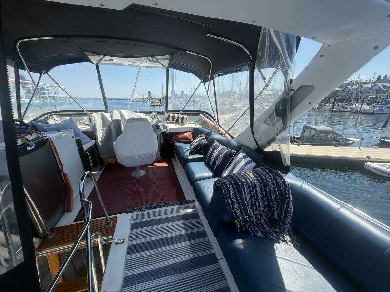 Shelter Belle 38ft Bayliner Yacht For Sale