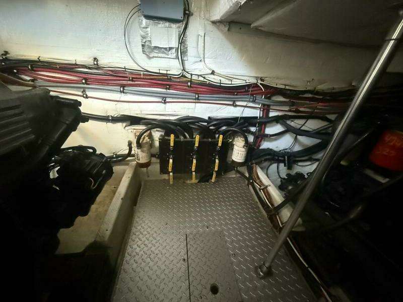 Shelter Belle 38ft Bayliner Yacht For Sale
