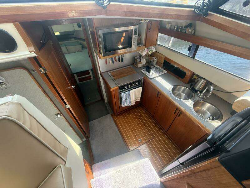 Shelter Belle 38ft Bayliner Yacht For Sale