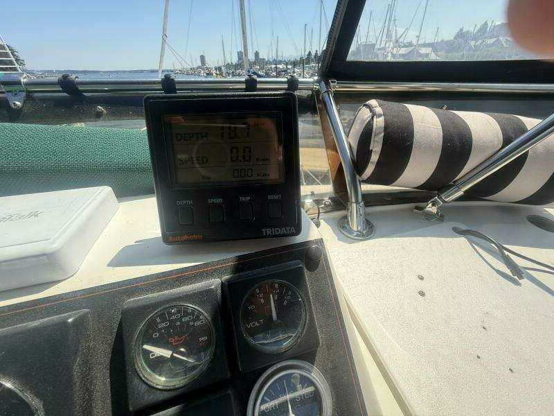 Shelter Belle 38ft Bayliner Yacht For Sale