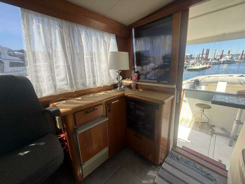 Shelter Belle 38ft Bayliner Yacht For Sale