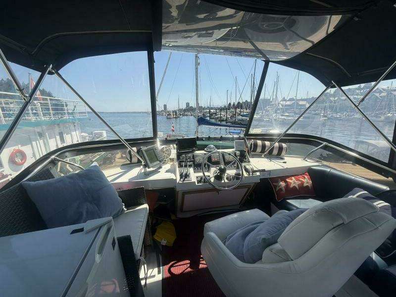 Shelter Belle 38ft Bayliner Yacht For Sale