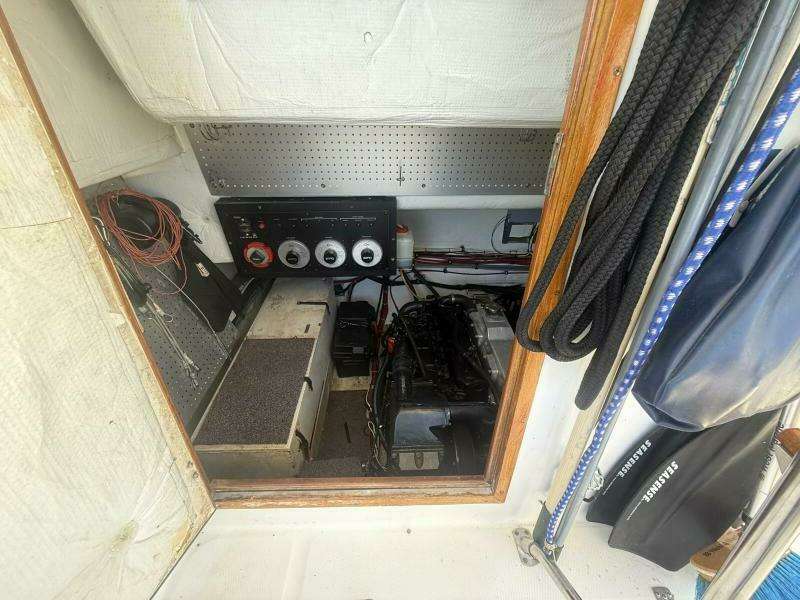 Shelter Belle 38ft Bayliner Yacht For Sale