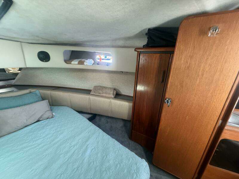Shelter Belle 38ft Bayliner Yacht For Sale