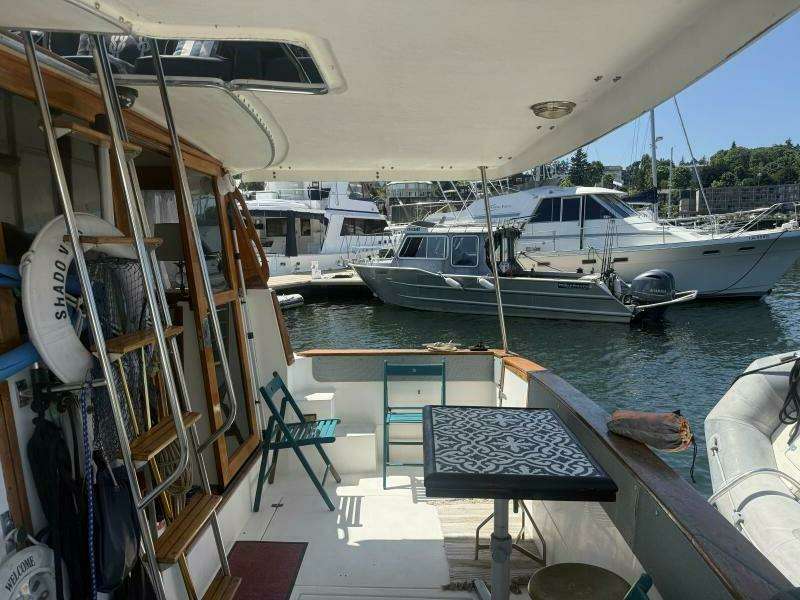 Shelter Belle 38ft Bayliner Yacht For Sale