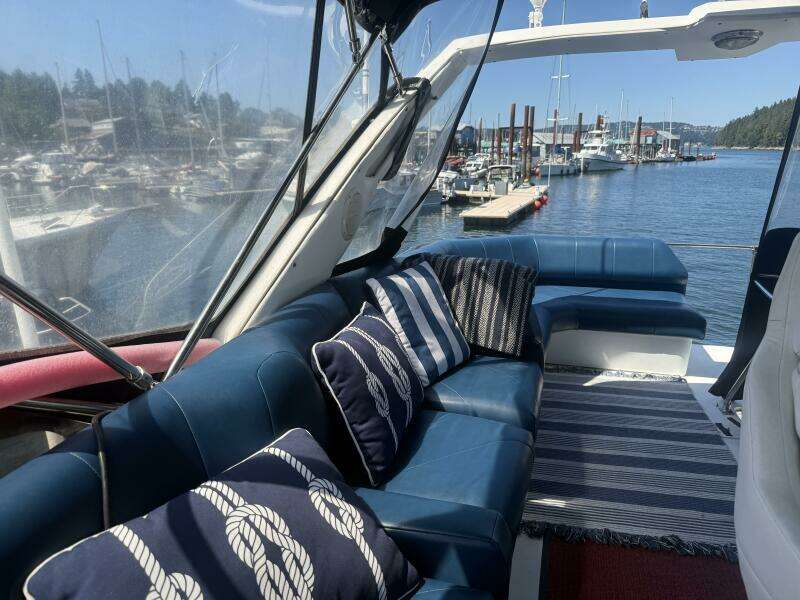 Shelter Belle 38ft Bayliner Yacht For Sale