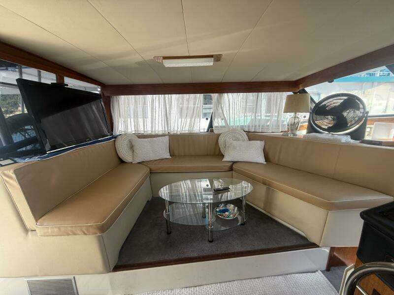 Shelter Belle 38ft Bayliner Yacht For Sale