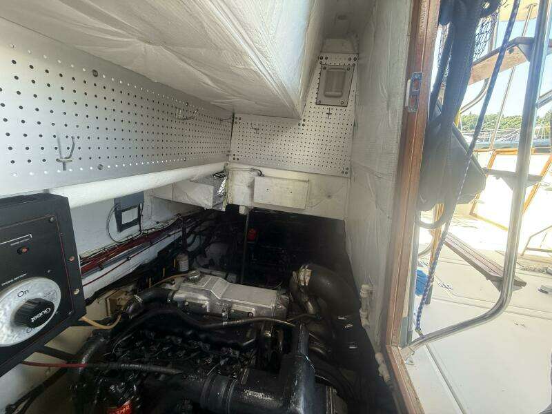 Shelter Belle 38ft Bayliner Yacht For Sale