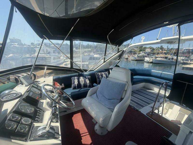 Shelter Belle 38ft Bayliner Yacht For Sale