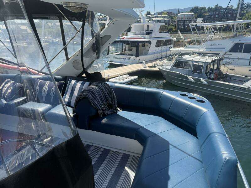 Shelter Belle 38ft Bayliner Yacht For Sale