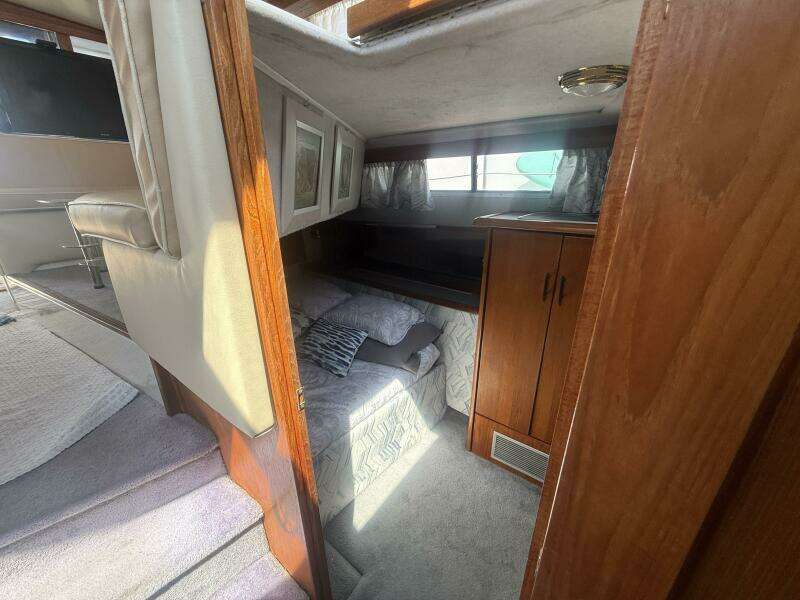Shelter Belle 38ft Bayliner Yacht For Sale